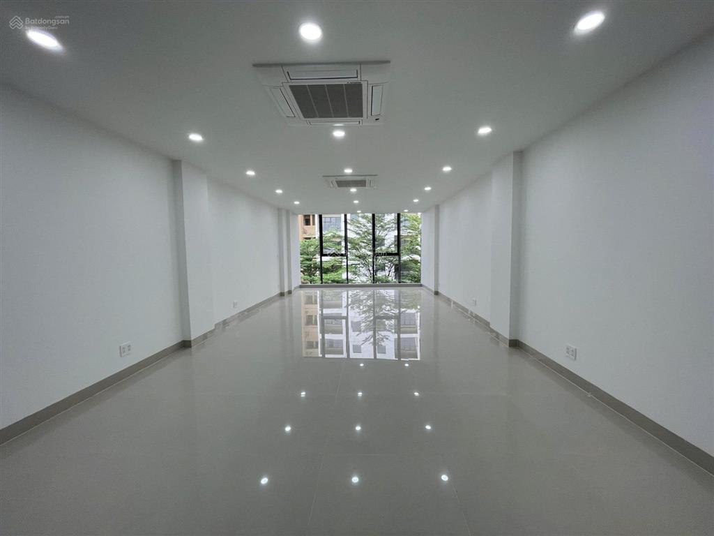 Cho thuê tòa nhà văn phòng 1008m2 mặt tiền đồng văn cống quận 2