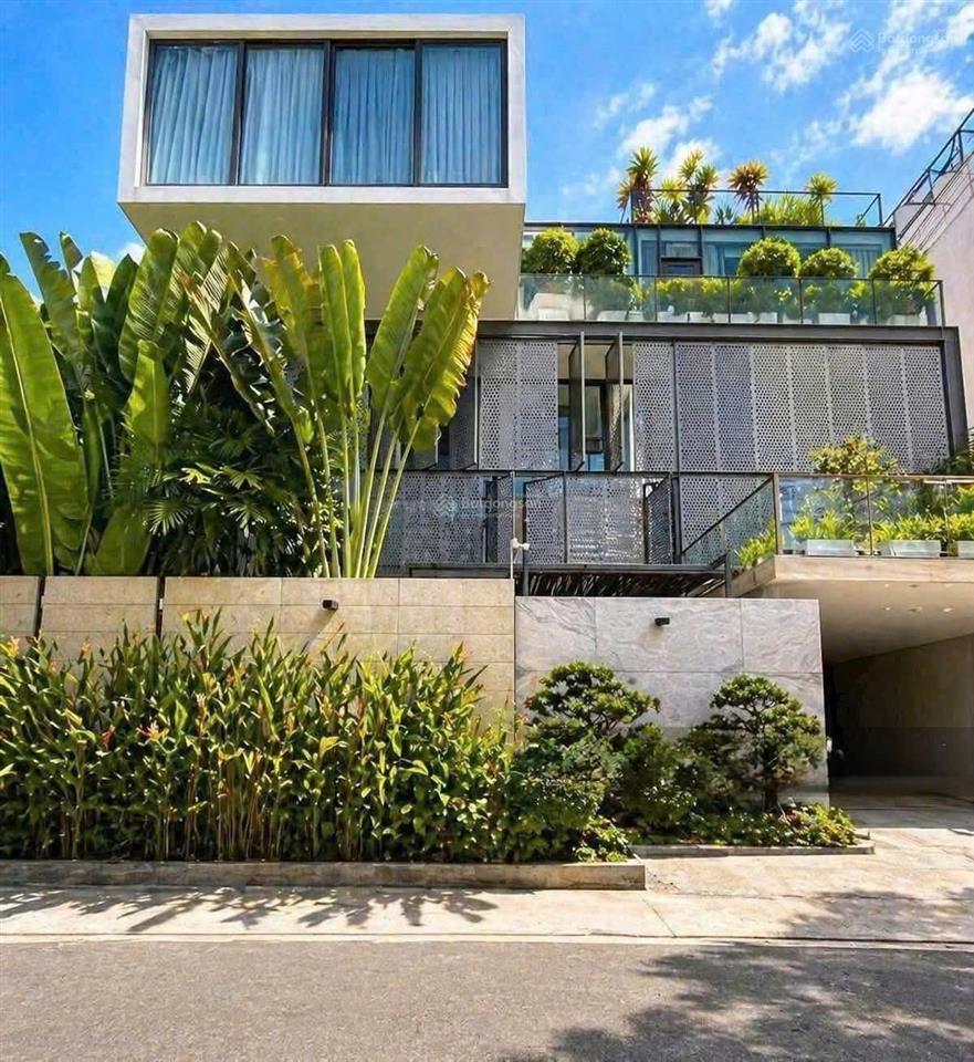 Cho thuê villa sân vườn hồ bơi cao cấp 1300m2 quận tân bình