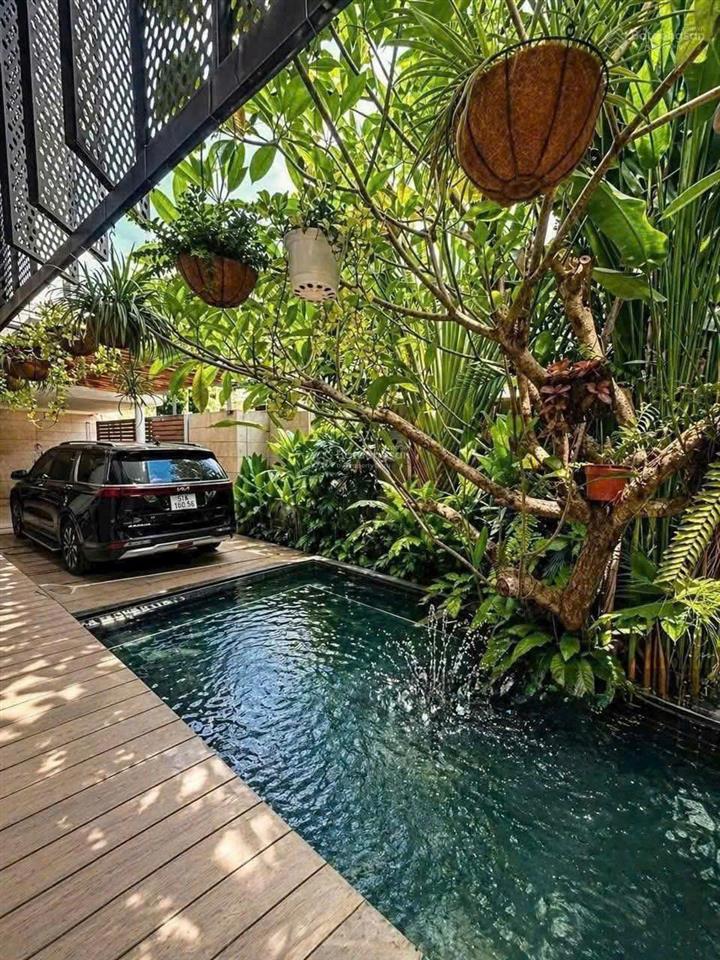 Cho thuê villa sân vườn hồ bơi cao cấp 1300m2 quận tân bình