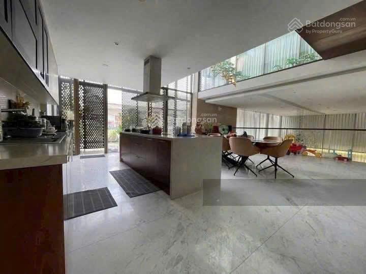 Cho thuê villa sân vườn hồ bơi cao cấp 1300m2 quận tân bình