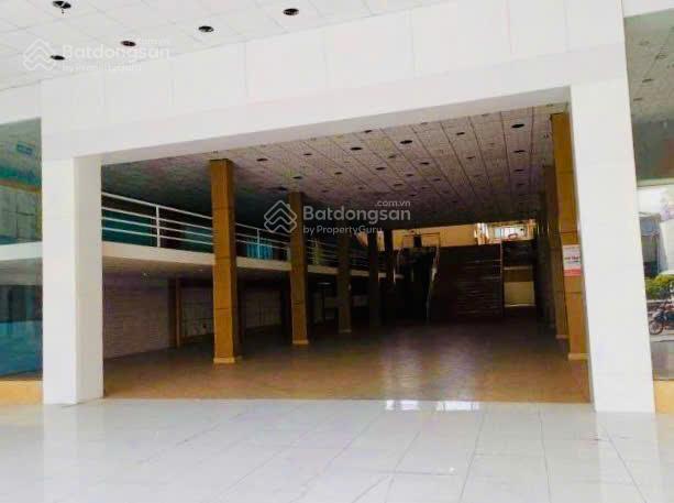 Cho thuê diện tích khủng 2000m² mặt bằng showroom trên đường cộng hòa