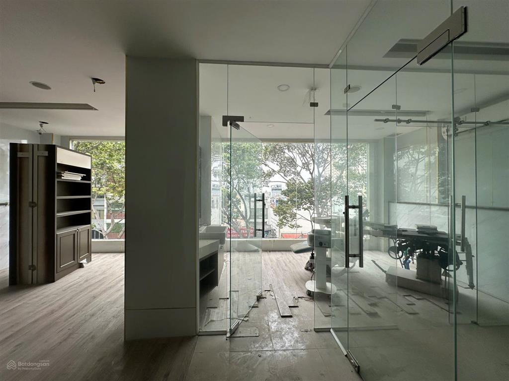 Cho thuê tòa nhà 1100m² mặt tiền 9m trần hưng đạo