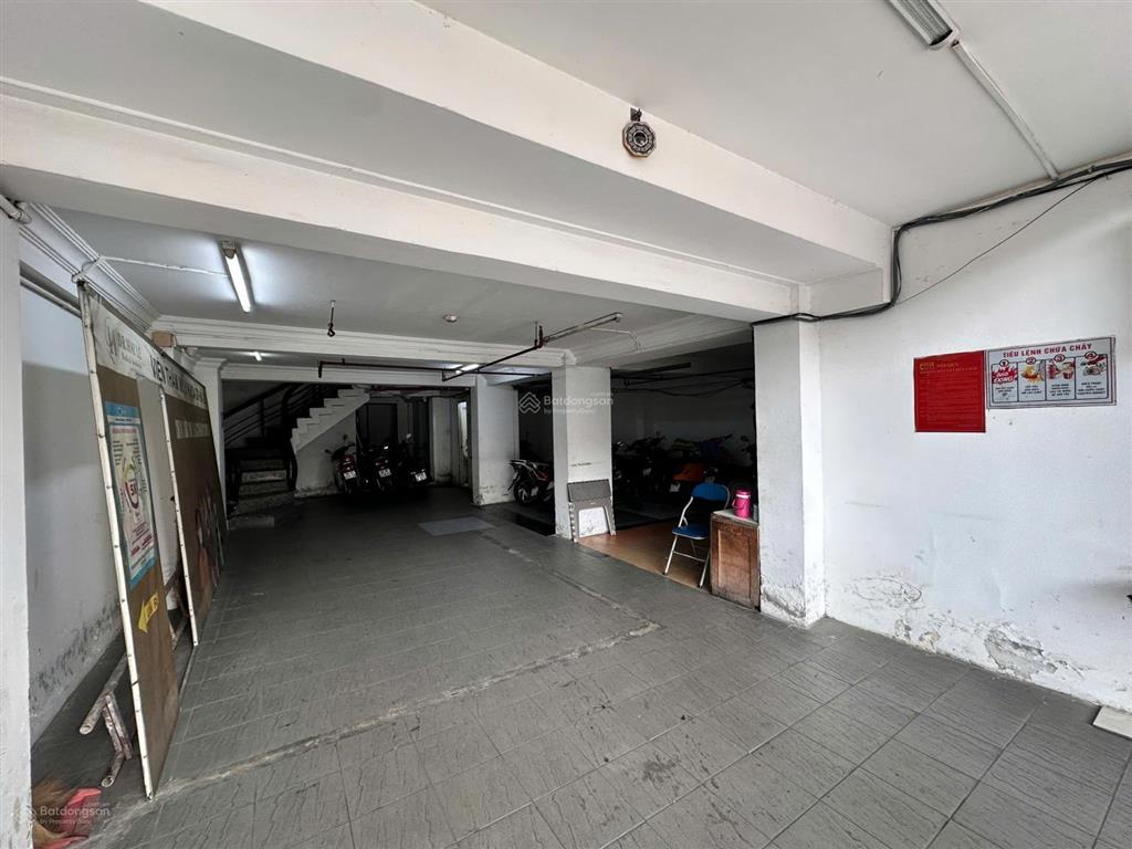 Cho thuê tòa nhà 1100m² mặt tiền 9m trần hưng đạo