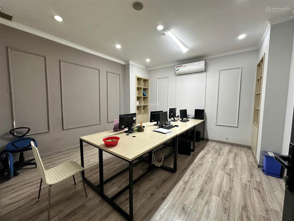 Cho thuê tòa nhà 1100m² mặt tiền 9m trần hưng đạo