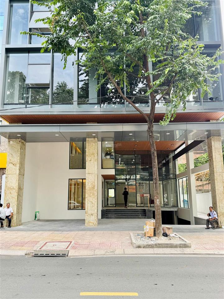 Cho thuê building mặt tiền 17m mới hoàn công trung tâm quận 3