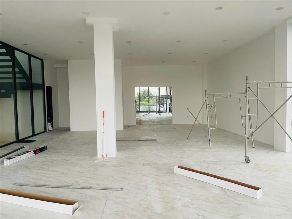 Cho thuê tòa nhà 2 mặt tiền view sông 1000m2 đảo kim cương quận 2