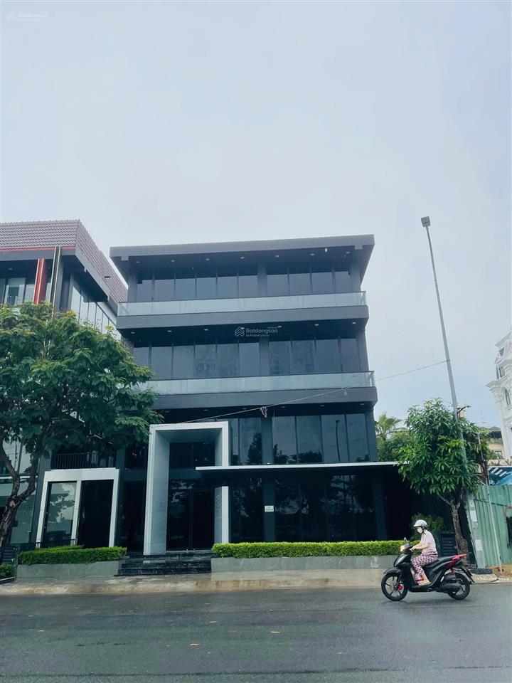 Cho thuê tòa nhà 2 mặt tiền view sông 1000m2 đảo kim cương quận 2