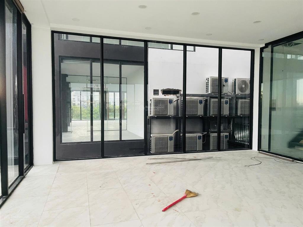 Cho thuê tòa nhà 2 mặt tiền view sông 1000m2 đảo kim cương quận 2