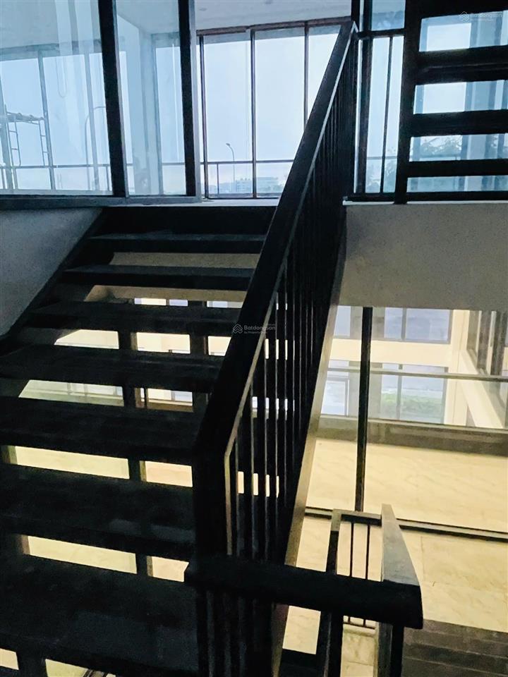 Cho thuê tòa nhà 2 mặt tiền view sông 1000m2 đảo kim cương quận 2