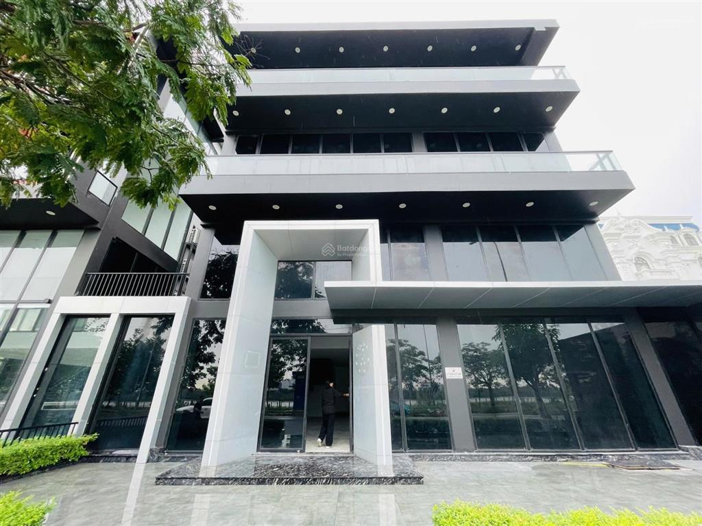 Cho thuê tòa nhà 2 mặt tiền view sông 1000m2 đảo kim cương quận 2