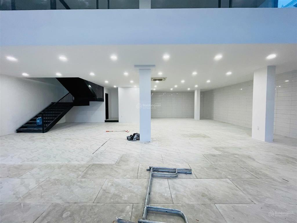 Cho thuê tòa nhà 2 mặt tiền view sông 1000m2 đảo kim cương quận 2