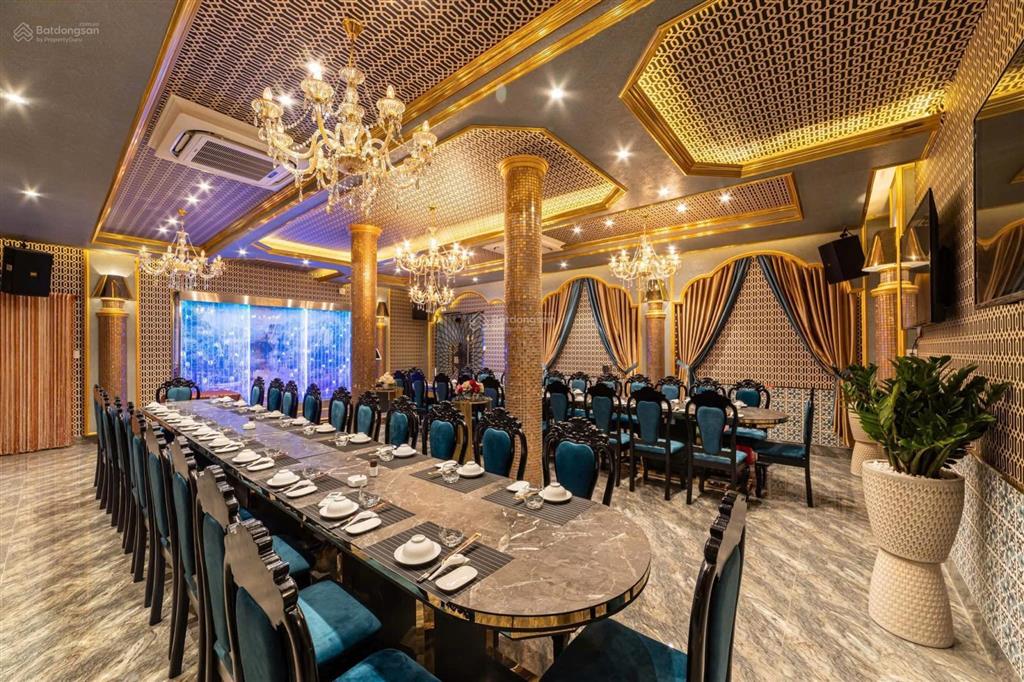 Cho thuê nhà mặt tiền kinh doanh 8m trung tâm quận 3
