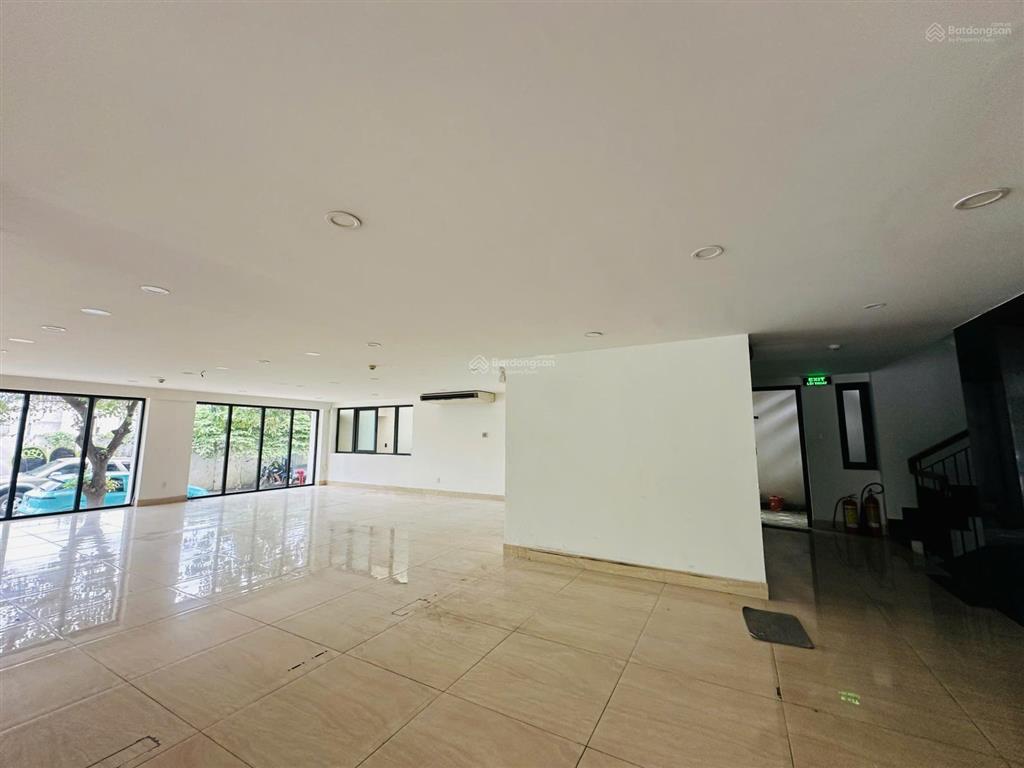Cho thuê tòa góc 3 mặt tiền trần não, quận 2