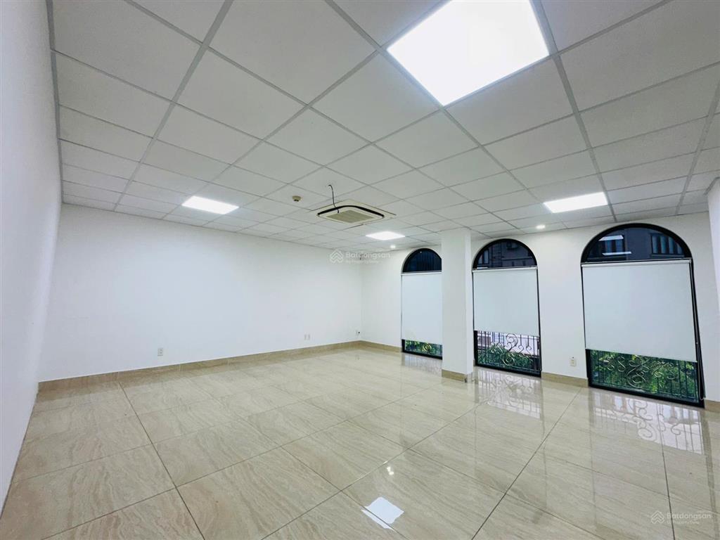 Cho thuê tòa góc 3 mặt tiền trần não, quận 2