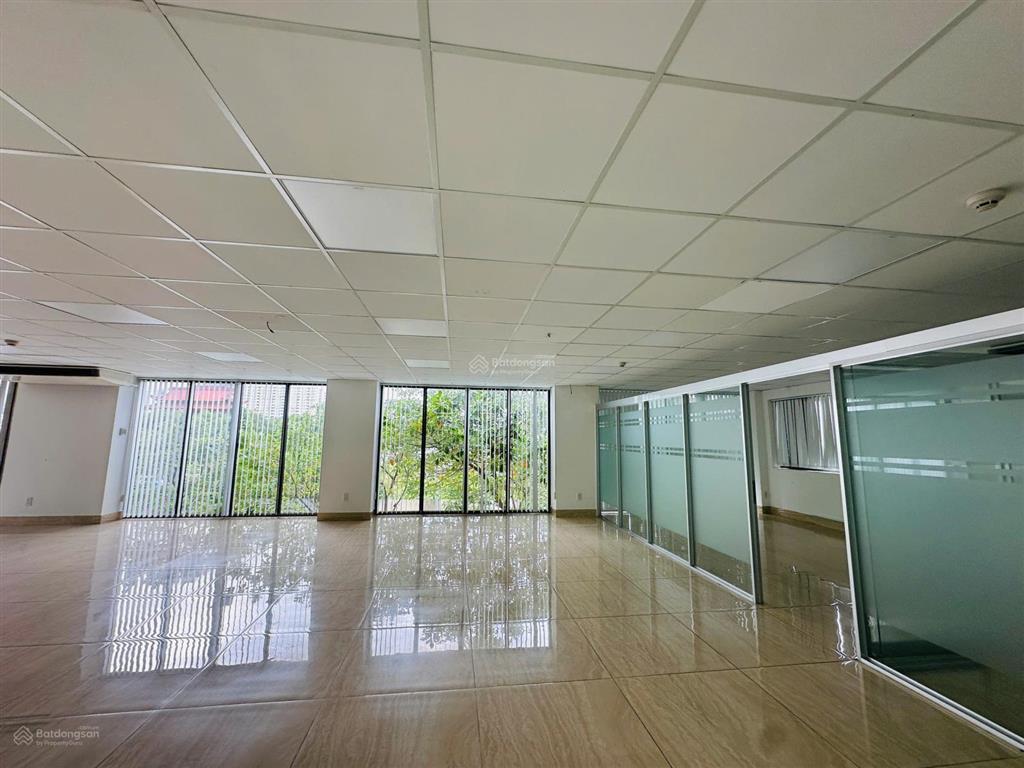 Cho thuê tòa góc 3 mặt tiền trần não, quận 2