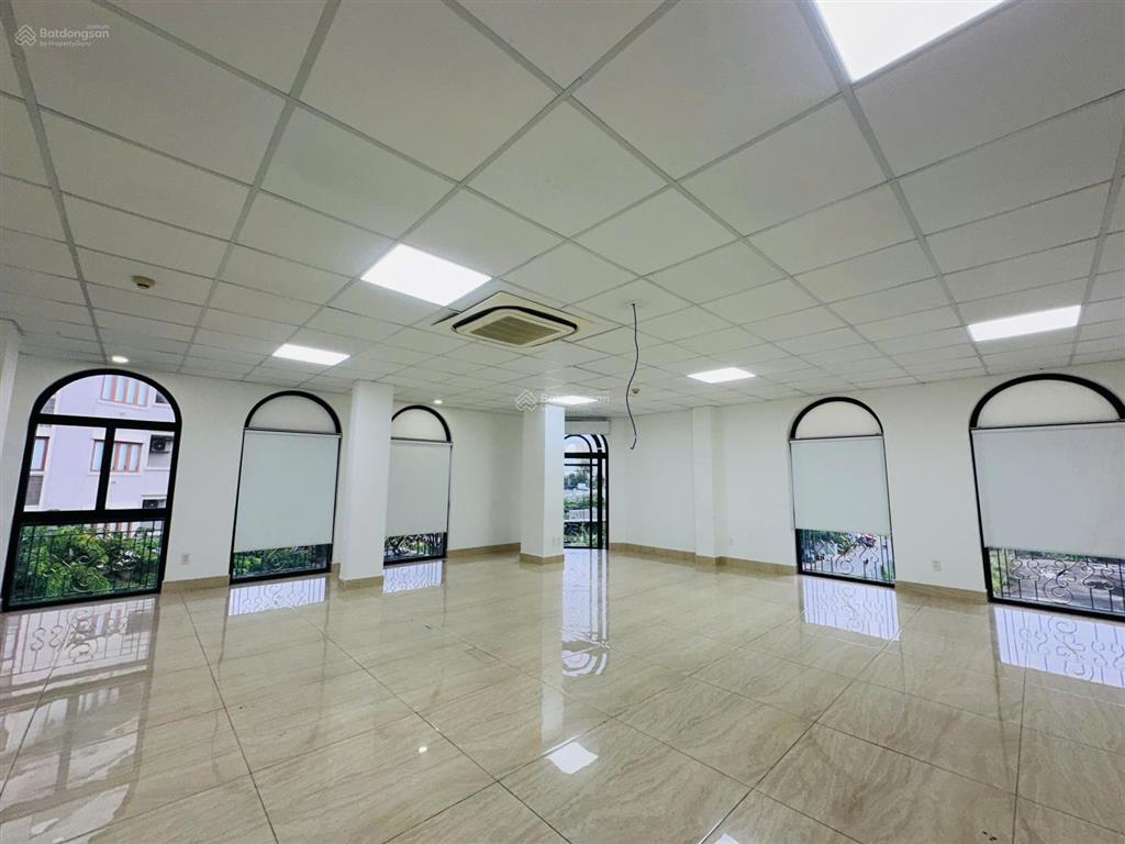 Cho thuê tòa góc 3 mặt tiền trần não, quận 2