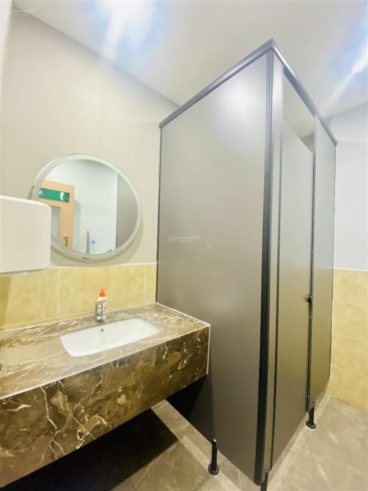 Cho thuê mặt bằng khủng 12x31 võ văn tần quận 3