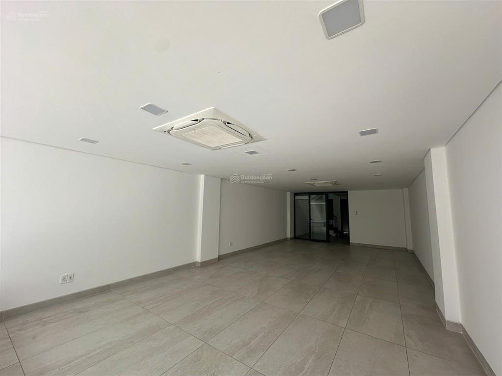 Cho thuê nhà mặt tiền 800m2 trần não quận 2