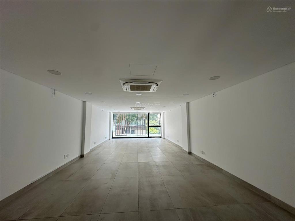 Cho thuê nhà mặt tiền 800m2 trần não quận 2
