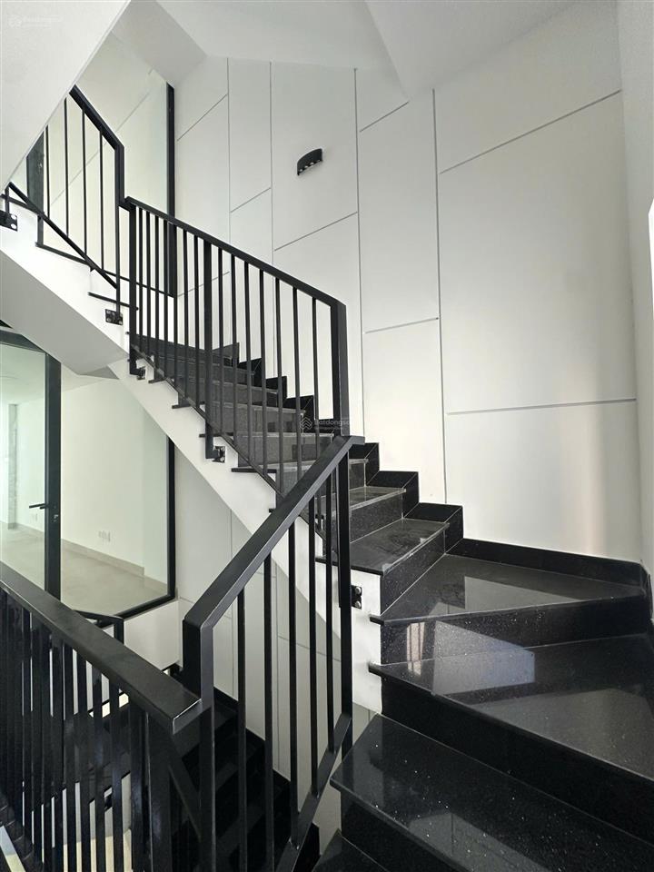 Cho thuê nhà mặt tiền 800m2 trần não quận 2