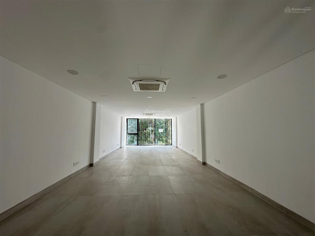 Cho thuê nhà mặt tiền 800m2 trần não quận 2