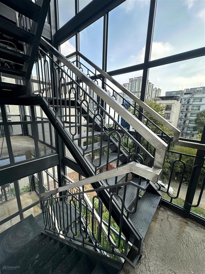Cho thuê tòa building mới hoàn công 2700m2 đảo kim cương quận 2