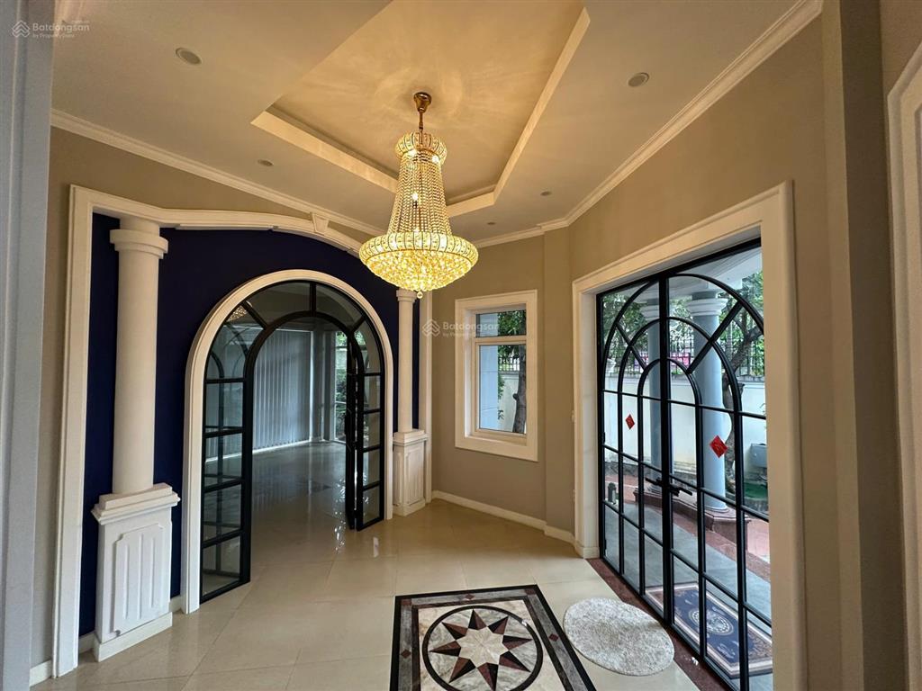Biệt thự kiến trúc pháp sang trọng hồ bơi riêng | 1.500m2 8 phòng ngủ