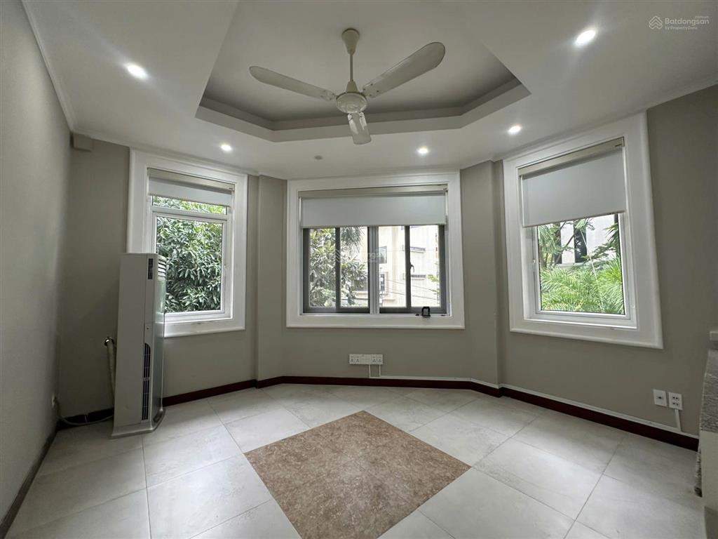 Biệt thự kiến trúc pháp sang trọng hồ bơi riêng | 1.500m2 8 phòng ngủ