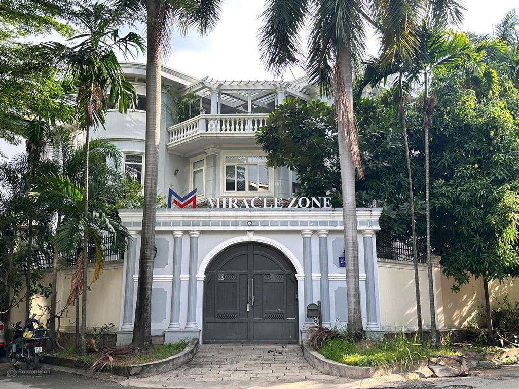 Biệt thự kiến trúc pháp sang trọng hồ bơi riêng | 1.500m2 8 phòng ngủ