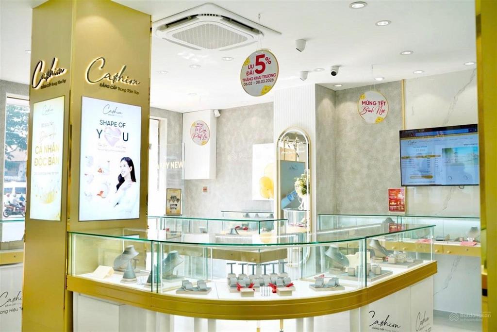 Cho thuê nhà mặt tiền trung tâm ngã sáu cộng hòa ngang 7m