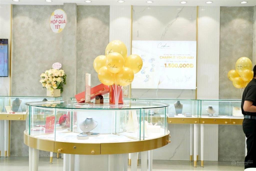Cho thuê nhà mặt tiền trung tâm ngã sáu cộng hòa ngang 7m