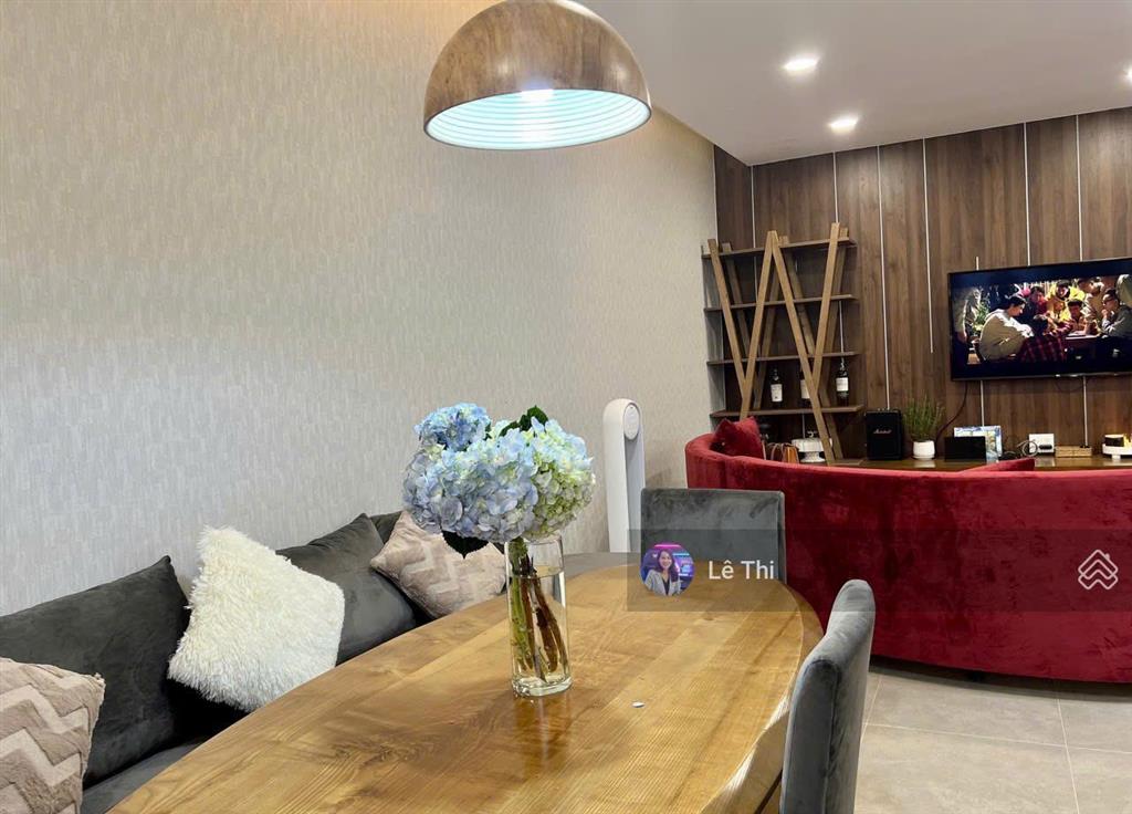 Bán ch sunrise city 2 phòng ngủ 97m2 view đông, giá 8 tỷ  0936 444 ***