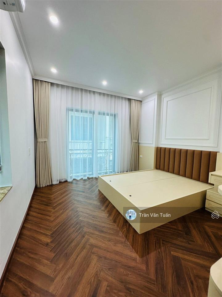 Phân lô đẹp nhất nghĩa đôhoàng quốc việt, lô góc 3 mặt ngõ oto, kinh doanh, 70m*7t*4.5m, giá 28 tỷ