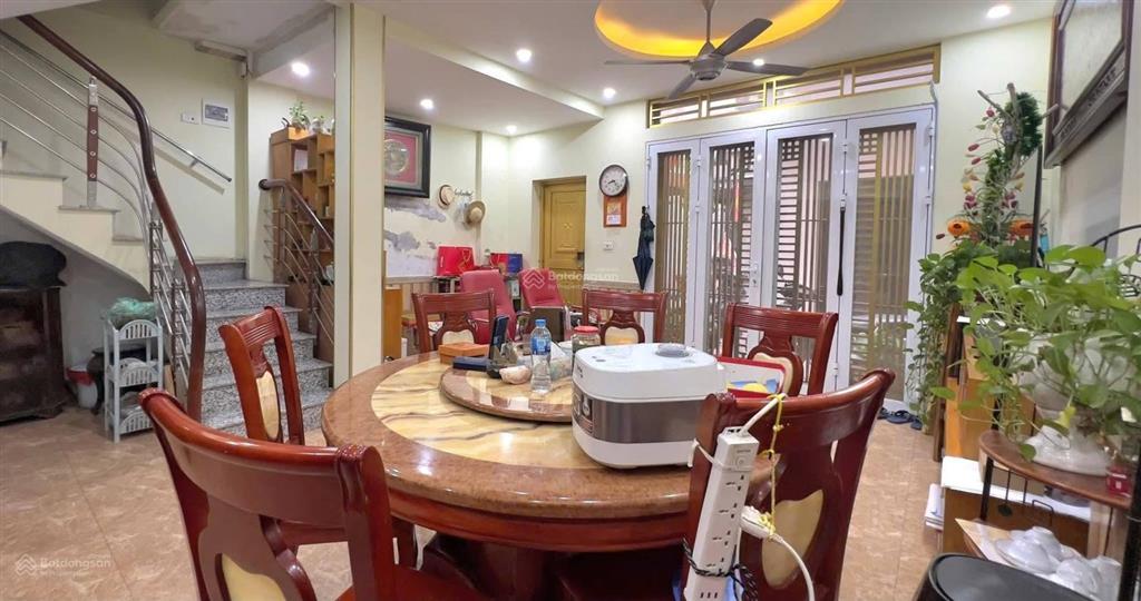Bán nhà đẹp mỹ đình 1 46.5m2 4 tầng 9.75 tỷ nhà góc 2 mặt ngõ, ô tô vào, gần chợ lớn