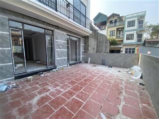 Nhà 4 tầng có sân siêu rộngkhách đến xem là ưngvị trí siêu sầm uấtcho thuê cực tốtchỉ hơn 5 tỷ