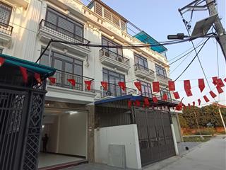Hàng sịn nhất khu vực  50m2 xây 5 tầng  có sân để xe riêng ô tô vào tận nơi ngay trường đhoc tt
