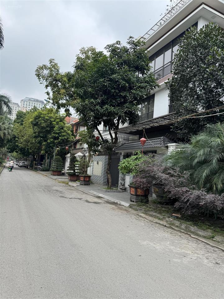 Chủ ngộp bank  giảm sốc 2 tỷ  biệt thự kđt xa la  đường đôi  vị trí siêu đẹp  dt225m/4 tầng