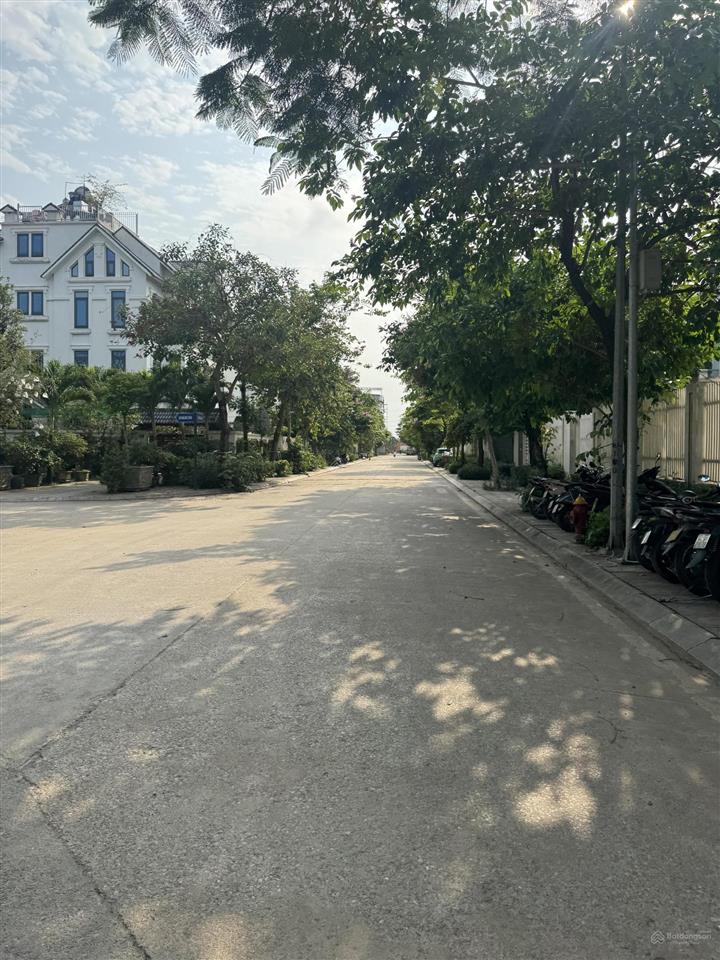 Chỉ hơn 7 tỷ  lô góc  52m  oto đỗ cửa
cạnh khu d geleximco dương nội  vị trí đẹp hiếm có