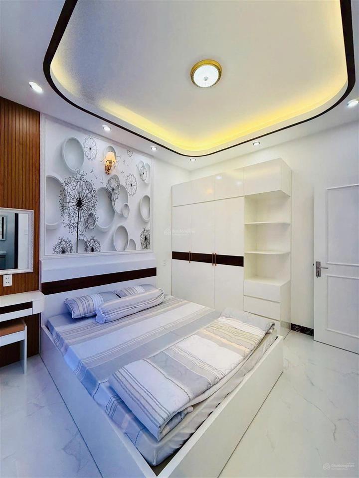 Bán nhà lý chiêu hoàng, 5 x 12, 4 tầng btct, 4pn có sân thượng, nội thất đẹp,hẻm nhựa 6m an ninh