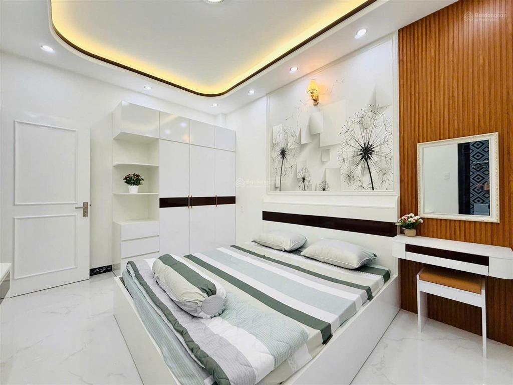 Bán nhà lý chiêu hoàng, 5 x 12, 4 tầng btct, 4pn có sân thượng, nội thất đẹp,hẻm nhựa 6m an ninh