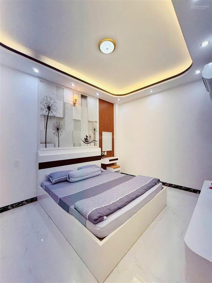Bán nhà lý chiêu hoàng, 5 x 12, 4 tầng btct, 4pn có sân thượng, nội thất đẹp,hẻm nhựa 6m an ninh