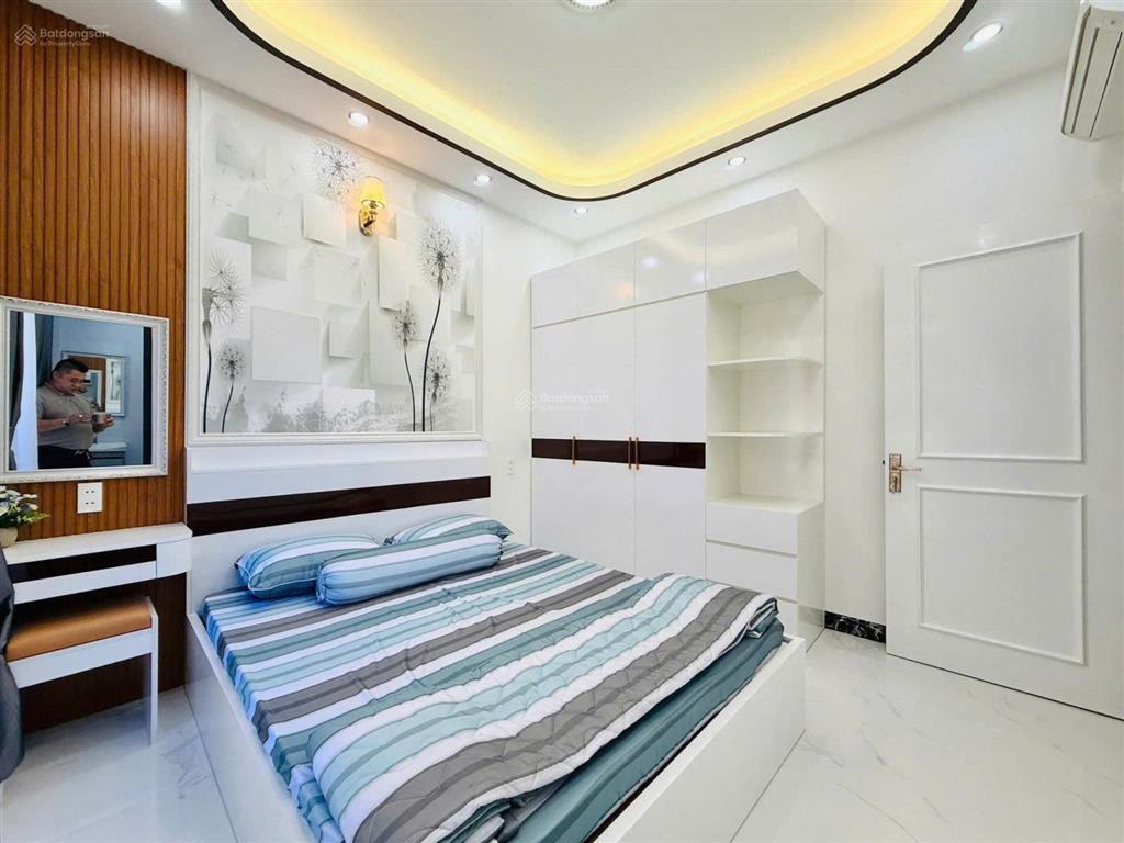 Bán nhà lý chiêu hoàng, 5 x 12, 4 tầng btct, 4pn có sân thượng, nội thất đẹp,hẻm nhựa 6m an ninh