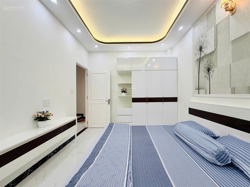 Bán nhà lý chiêu hoàng, 5 x 12, 4 tầng btct, 4pn có sân thượng, nội thất đẹp,hẻm nhựa 6m an ninh
