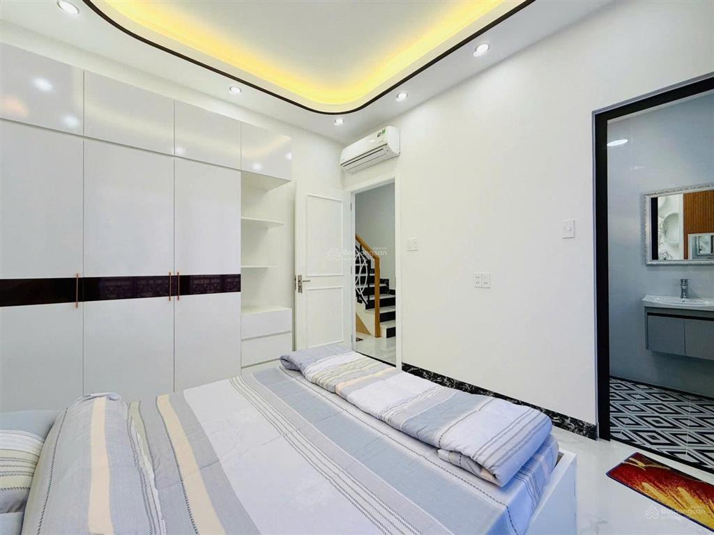 Bán nhà lý chiêu hoàng, 5 x 12, 4 tầng btct, 4pn có sân thượng, nội thất đẹp,hẻm nhựa 6m an ninh