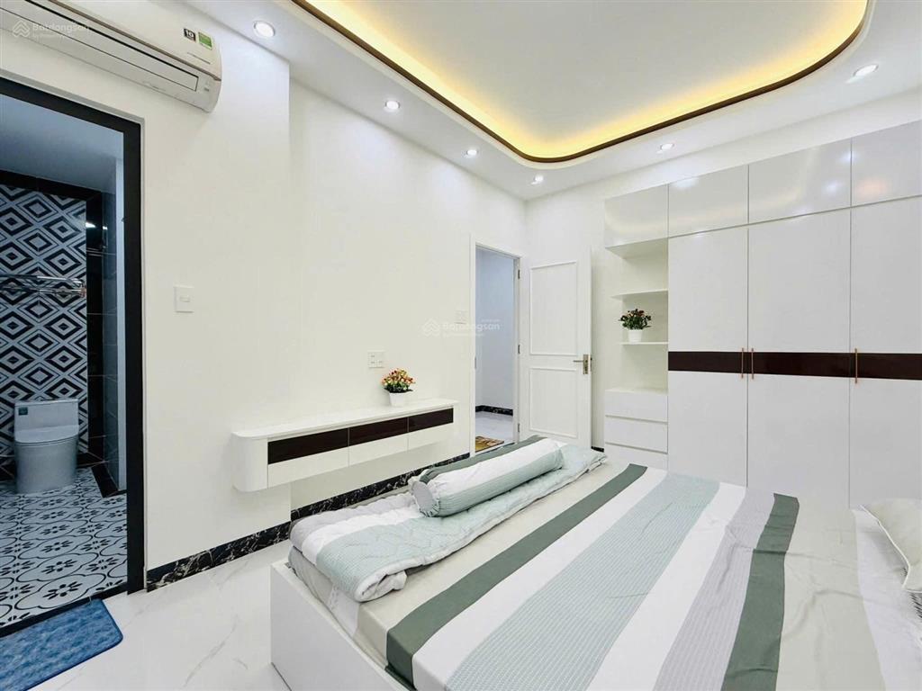 Bán nhà lý chiêu hoàng, 5 x 12, 4 tầng btct, 4pn có sân thượng, nội thất đẹp,hẻm nhựa 6m an ninh