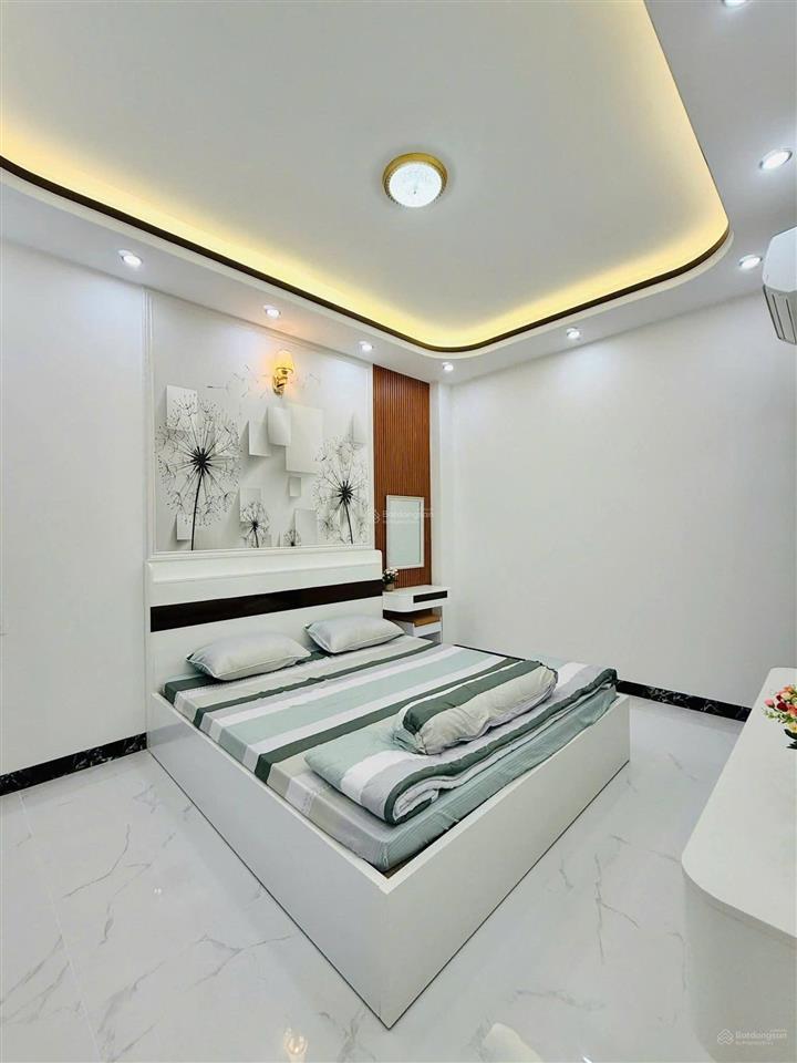 Bán nhà lý chiêu hoàng, 5 x 12, 4 tầng btct, 4pn có sân thượng, nội thất đẹp,hẻm nhựa 6m an ninh