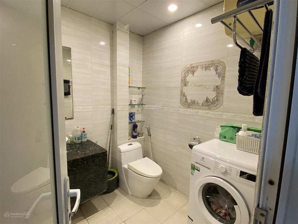 Nhà tập thể tầng 1,2pn, 1wc, p. khách rộng. sổ đỏ chính chủ