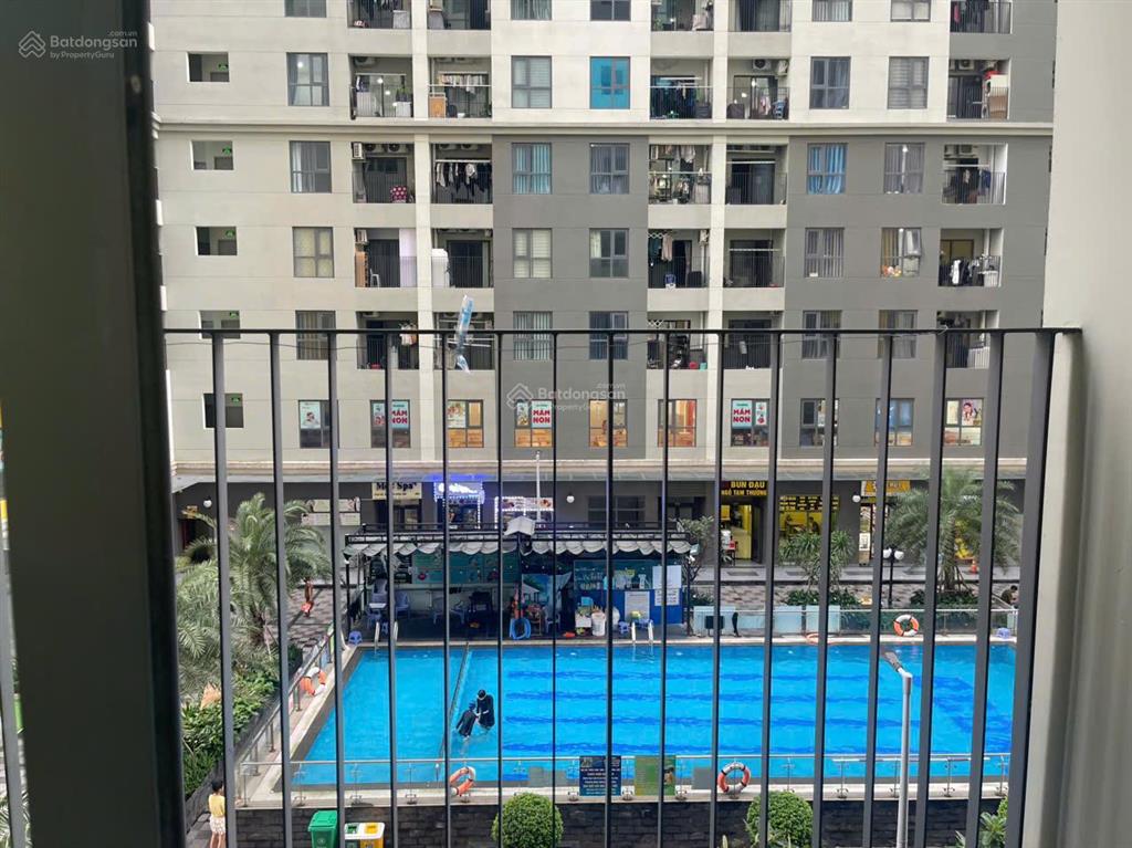 Cần bán căn 2pn2wc bcons plaza  giá 2 tỷ 3  view hồ bơi đắt giá