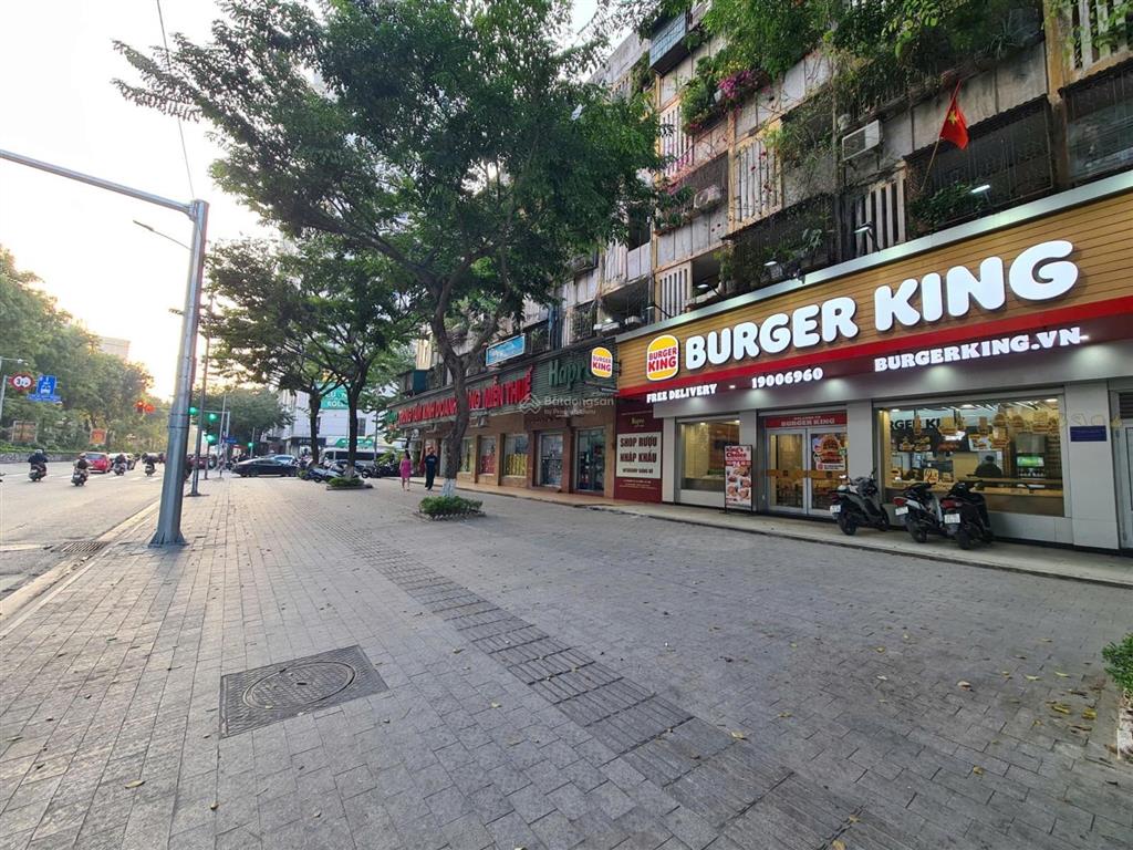 Cho thuê mặt bằng kinh doanh đẹp, vị trí đắc địa tại c4, giảng võ, 125 triệu, 126m2 mt 10m