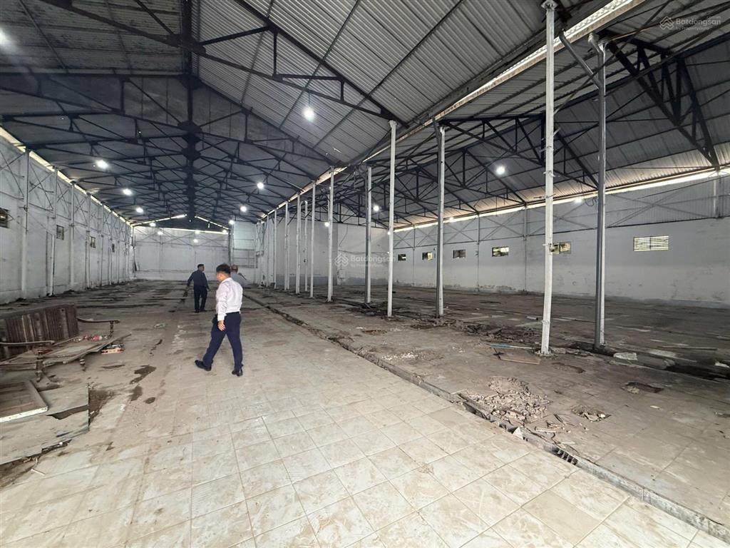 Chính chủ cho thuê 1.123m² kho tại 89 lạc long quân giá tốt hoa hồng nửa tháng